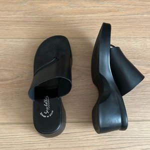 Vintage 90s leather platform thong sandals